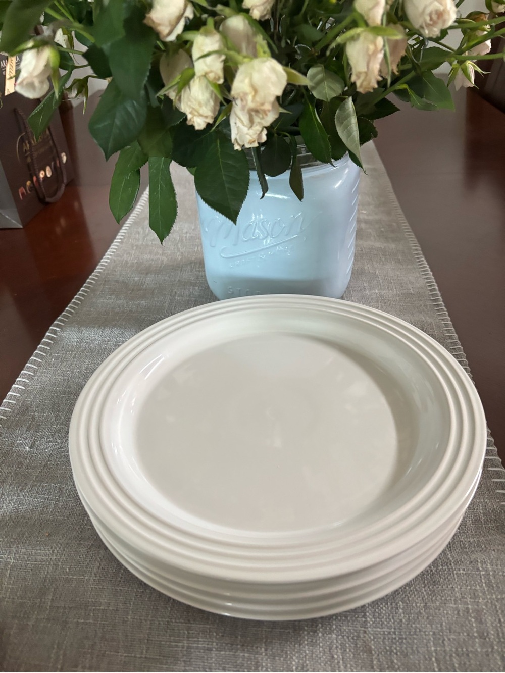Le Creuset White Ceramic Dinner Plates with Ridged Rim - Set New